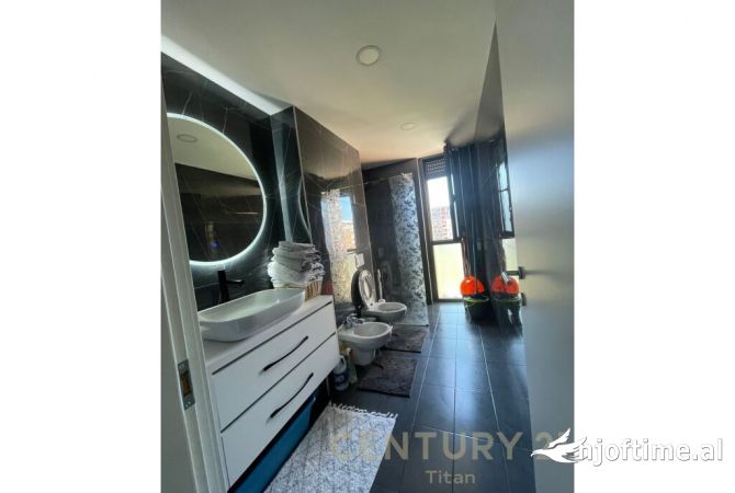 Shtepi ne shitje Apartament ne Tirane, 2+1, Mobilimi E mobiluar, Pagesa 250,000  Euro.