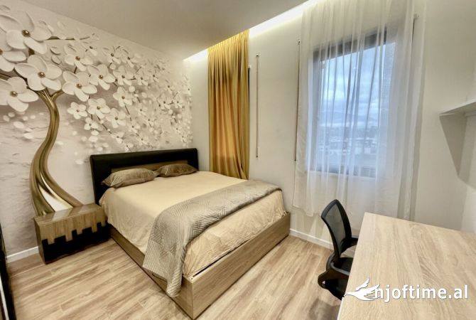 Shtepi me qera Apartament ne Tirane, 3+1, Mobilimi E mobiluar, Pagesa 1,300  Euro.