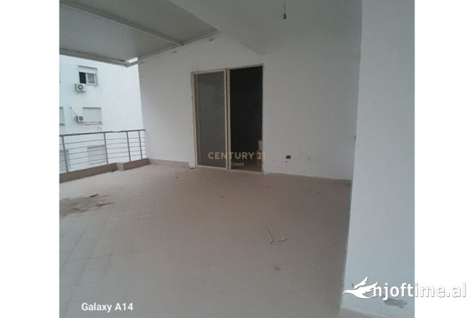 Shtepi ne shitje Apartament ne Vlore, 2+1, Mobilimi Pjeserisht e mobiluar, Pagesa 179,000  Euro.