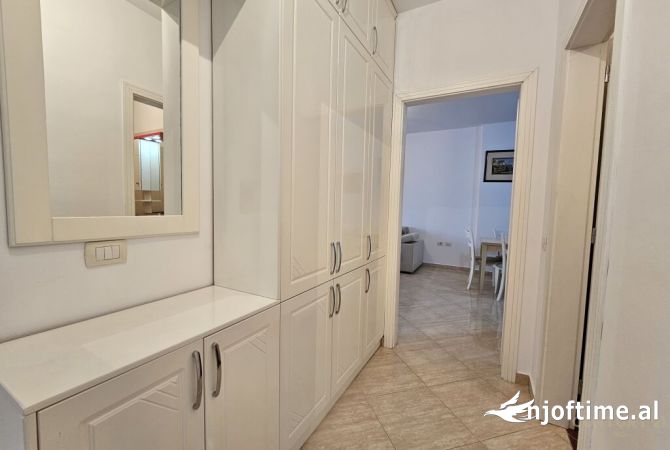 Shtepi ne shitje Apartament ne Tirane, 2+1, Mobilimi E mobiluar, Pagesa 120,000  Euro.