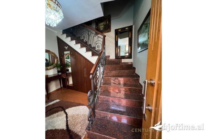 Shtepi me qera Shtepi Private ne Tirane, 3+1, Mobilimi E mobiluar, Pagesa 900  Euro.