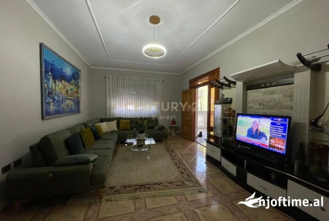 Shtepi ne shitje Shtepi Private ne Durres, 7+1, Mobilimi Pjeserisht e mobiluar, Pagesa 700,000  Euro.