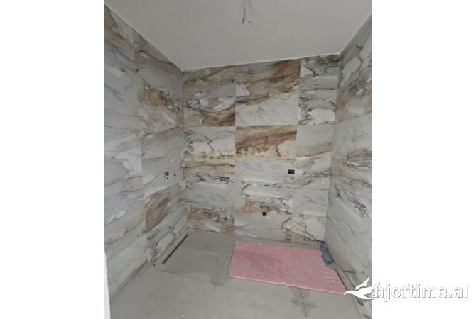 Shtepi ne shitje Apartament ne Tirane, 2+1, Mobilimi Bosh, pa mobiluar, Pagesa 235,980  Euro.