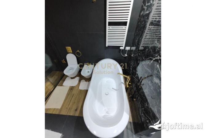 Shtepi ne shitje Duplex(shtepi me 2 kate) ne Tirane, 3+1, Mobilimi E mobiluar, Pagesa 440,000  Euro.