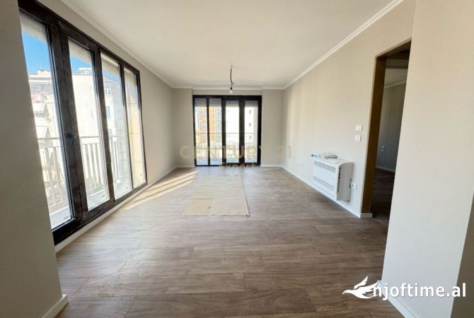 Ambient biznesi me qera 3+1 ne Tirane - 1,500 Euro