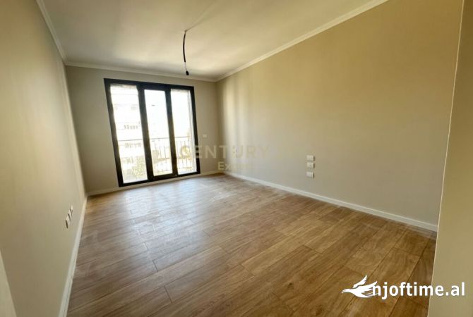 Ambient biznesi me qera 3+1 ne Tirane - 1,500 Euro