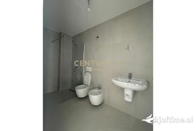 LAKE VIEW, APARTAMENT PER BANIM-ZYRE 2+1+2 ME QIRA