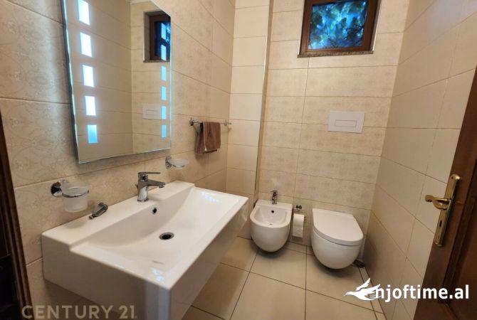 Shtepi me qera 6+1 ne Tirane - 1,000 Euro