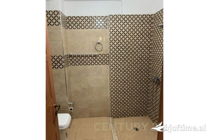 Shtepi ne shitje Apartament ne Tirane, 2+1, Mobilimi E mobiluar, Pagesa 127,000  Euro.