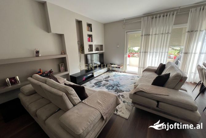 Shtepi me qera 2+1 ne Tirane - 900 Euro