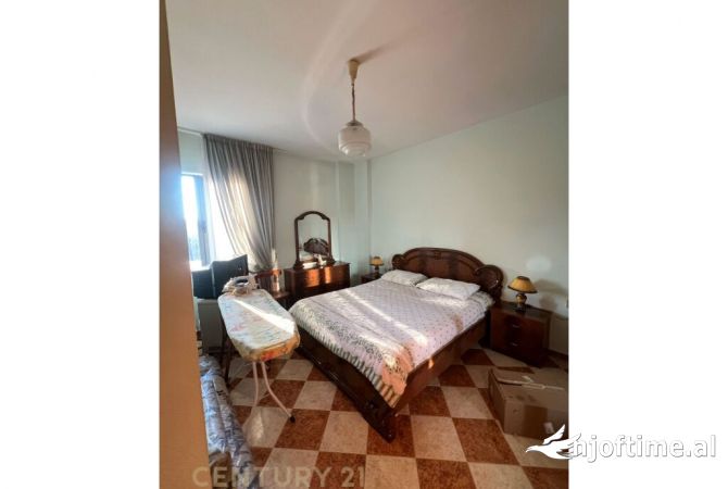 Shtepi me qera Apartament ne Tirane, 2+1, Mobilimi E mobiluar, Pagesa 550  Euro.