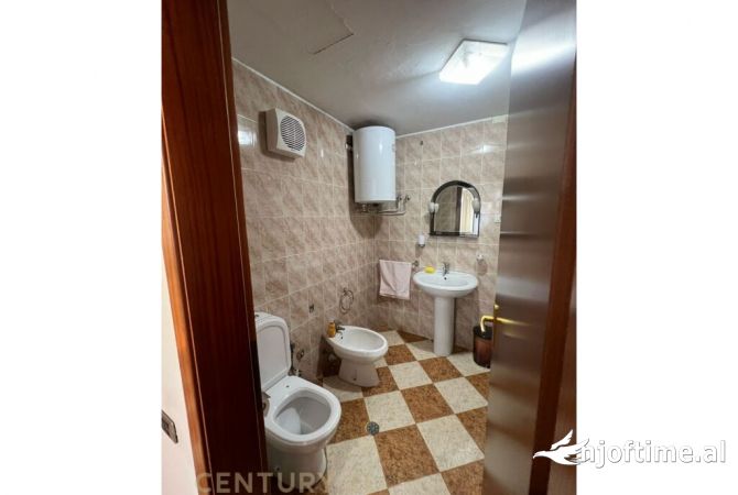 Shtepi me qera Apartament ne Tirane, 2+1, Mobilimi E mobiluar, Pagesa 550  Euro.