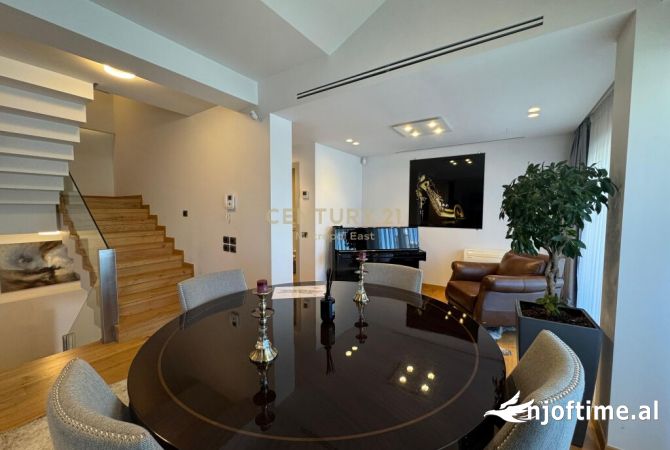 Shtepi me qera Vila Luksoze ne Tirane, 4+1, Mobilimi E mobiluar, Pagesa 3,500  Euro.