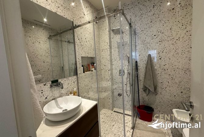 Shtepi me qera Apartament ne Tirane, 1+1, Mobilimi E mobiluar, Pagesa 750  Euro.