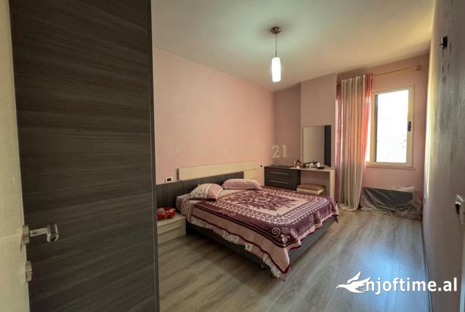 Shtepi ne shitje Apartament ne Tirane, 2+1, Mobilimi E mobiluar, Pagesa 135,000  Euro.