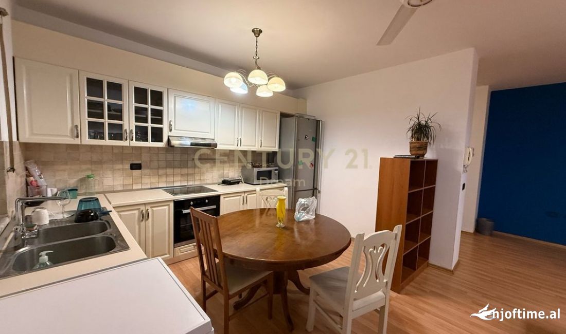 Shtepi me qera Apartament ne Tirane, 3+1, Mobilimi Pjeserisht e mobiluar, Pagesa 1,600  Euro.