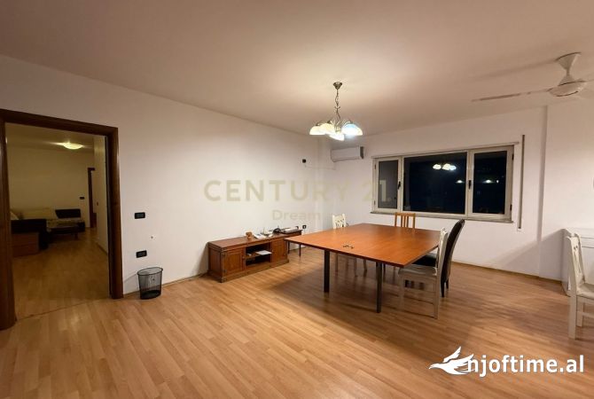 Shtepi me qera Apartament ne Tirane, 3+1, Mobilimi Pjeserisht e mobiluar, Pagesa 1,600  Euro.