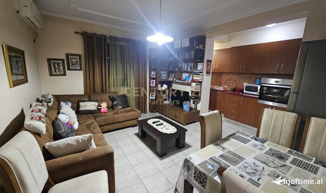 Shtepi me qera Apartament ne Tirane, 1+1, Mobilimi E mobiluar, Pagesa 400  Euro.