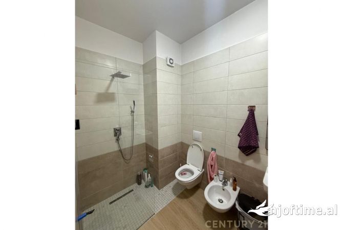 Shtepi ne shitje Apartament ne Tirane, 1+1, Mobilimi E mobiluar, Pagesa 135,000  Euro.