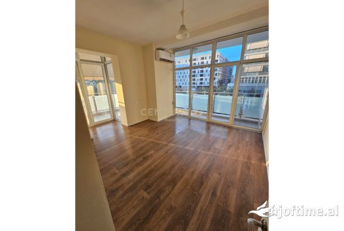 Ambient biznesi me qera 3+1 ne Tirane - 1,500 Euro