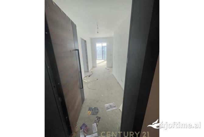 Shtepi me qera Apartament ne Tirane, 2+1, Mobilimi Bosh, pa mobiluar, Pagesa 3,000  Euro.