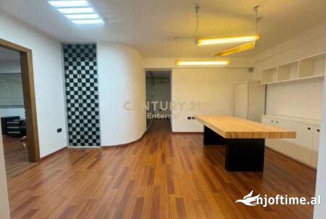 Ambient biznesi me qera 3+1 ne Tirane - 2,000 Euro