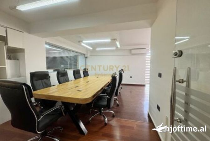 Ambient biznesi me qera 3+1 ne Tirane - 2,000 Euro