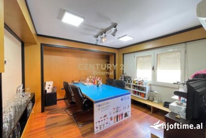 Ambient biznesi me qera 3+1 ne Tirane - 2,000 Euro