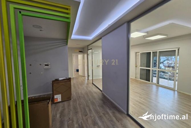 Ambient biznesi me qera 3+1 ne Tirane - 1,100 Euro