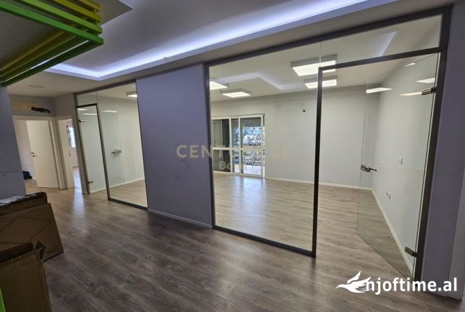 Ambient biznesi me qera 3+1 ne Tirane - 1,100 Euro