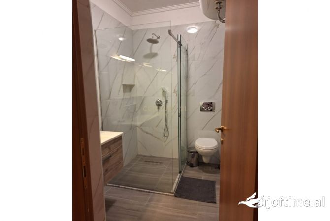 Shtepi me qera Apartament ne Tirane, 2+1, Mobilimi E mobiluar, Pagesa 900  Euro.