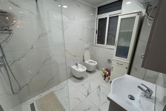 Shtepi me qera Apartament ne Tirane, 2+1, Mobilimi E mobiluar, Pagesa 800  Euro.