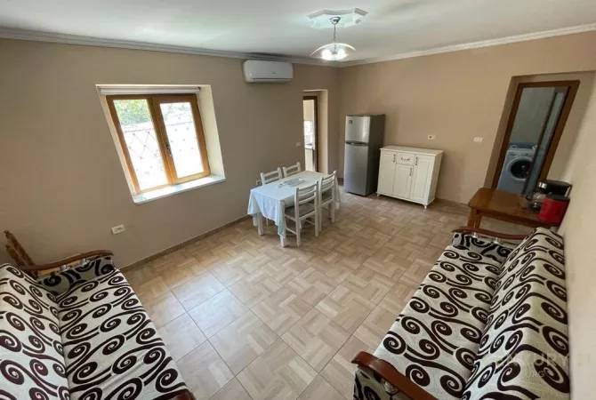 Shtepi ne shitje Apartament ne Tirane, 2+1, Mobilimi E mobiluar, Pagesa 195,000  Euro.