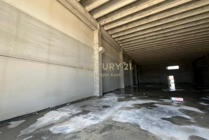 Ambiente Commerciale in Vendita 4+1 a Tirana - 1,620,000 Euro