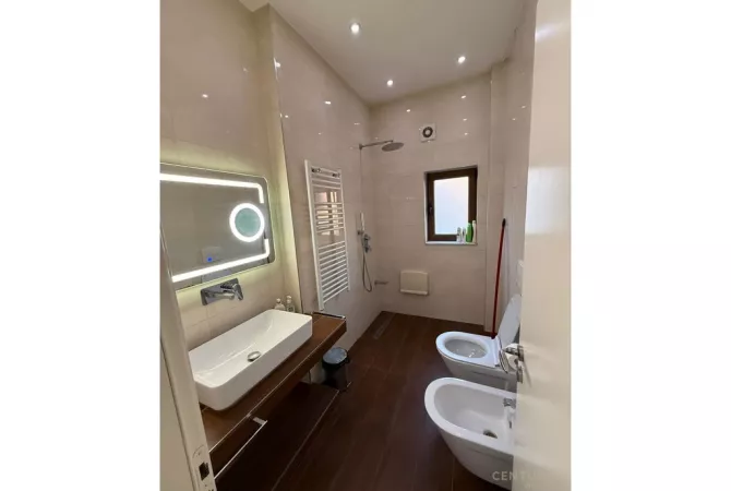 Shtepi me qera 2+1 ne Tirane - 750 Euro