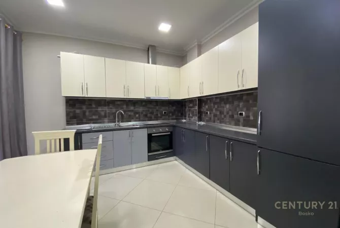 Shtepi ne shitje Apartament ne Tirane, 2+1, Mobilimi E mobiluar, Pagesa 220,000  Euro.