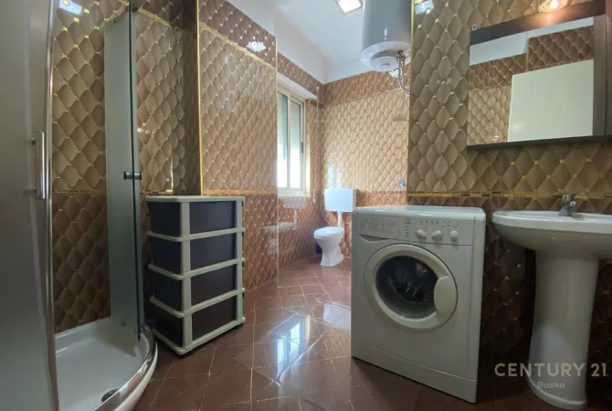 Shtepi ne shitje Apartament ne Tirane, 2+1, Mobilimi E mobiluar, Pagesa 220,000  Euro.