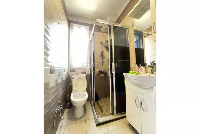 Shtepi me qera Apartament ne Tirane, 1+1, Mobilimi E mobiluar, Pagesa 450  Euro.