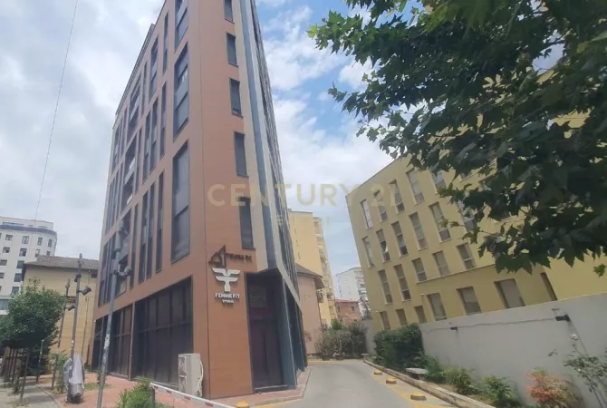 Ambient biznesi me qera 3+1 ne Tirane - 2,700 Euro