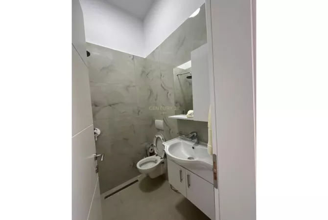 Shtepi ne shitje Apartament ne Tirane, 1+1, Mobilimi E mobiluar, Pagesa 83,500  Euro.