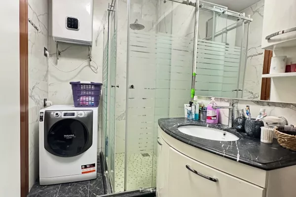 Shtepi ne shitje Apartament ne Tirane, 3+1, Mobilimi E mobiluar, Pagesa 200,000  Euro.