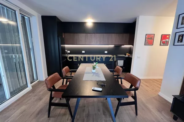 Shtepi ne shitje Apartament ne Tirane, 2+1, Mobilimi E mobiluar, Pagesa 370,000  Euro.