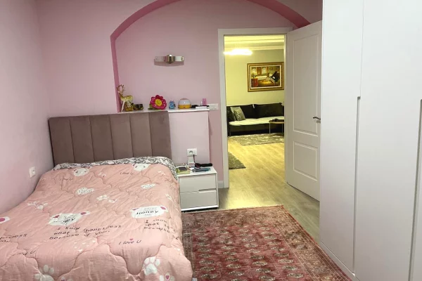 Shtepi ne shitje Apartament ne Tirane, 3+1, Mobilimi E mobiluar, Pagesa 250,000  Euro.