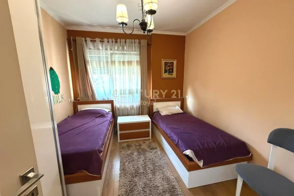 Shtepi ne shitje Apartament ne Tirane, 3+1, Mobilimi E mobiluar, Pagesa 250,000  Euro.