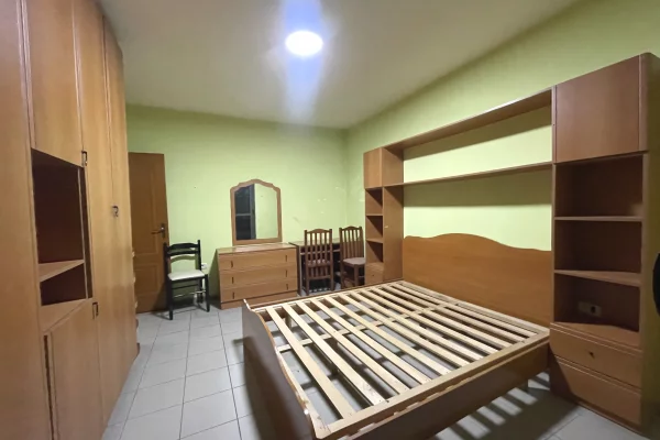 Shtepi ne shitje Apartament ne Tirane, 1+1, Mobilimi E mobiluar, Pagesa 93,000  Euro.