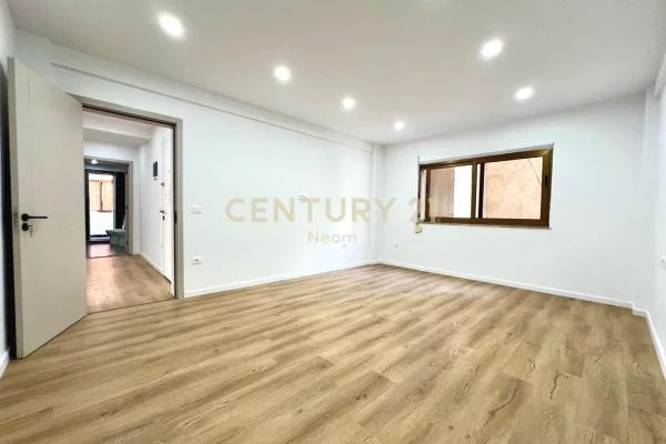 Ambient biznesi me qera 3+1 ne Tirane - 1,100 Euro