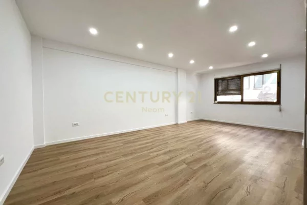 Ambient biznesi me qera 3+1 ne Tirane - 1,100 Euro