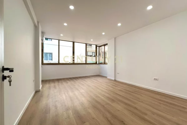 Ambient biznesi me qera 3+1 ne Tirane - 1,100 Euro