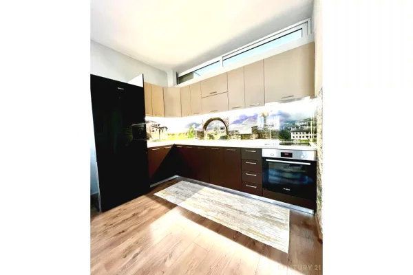 Shtepi ne shitje Apartament ne Tirane, 2+1, Mobilimi E mobiluar, Pagesa 170,000  Euro.