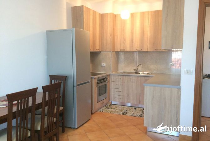 Shtepi me qera Apartament ne Tirane, 1+1, Mobilimi E mobiluar, Pagesa 50,000  Leke.